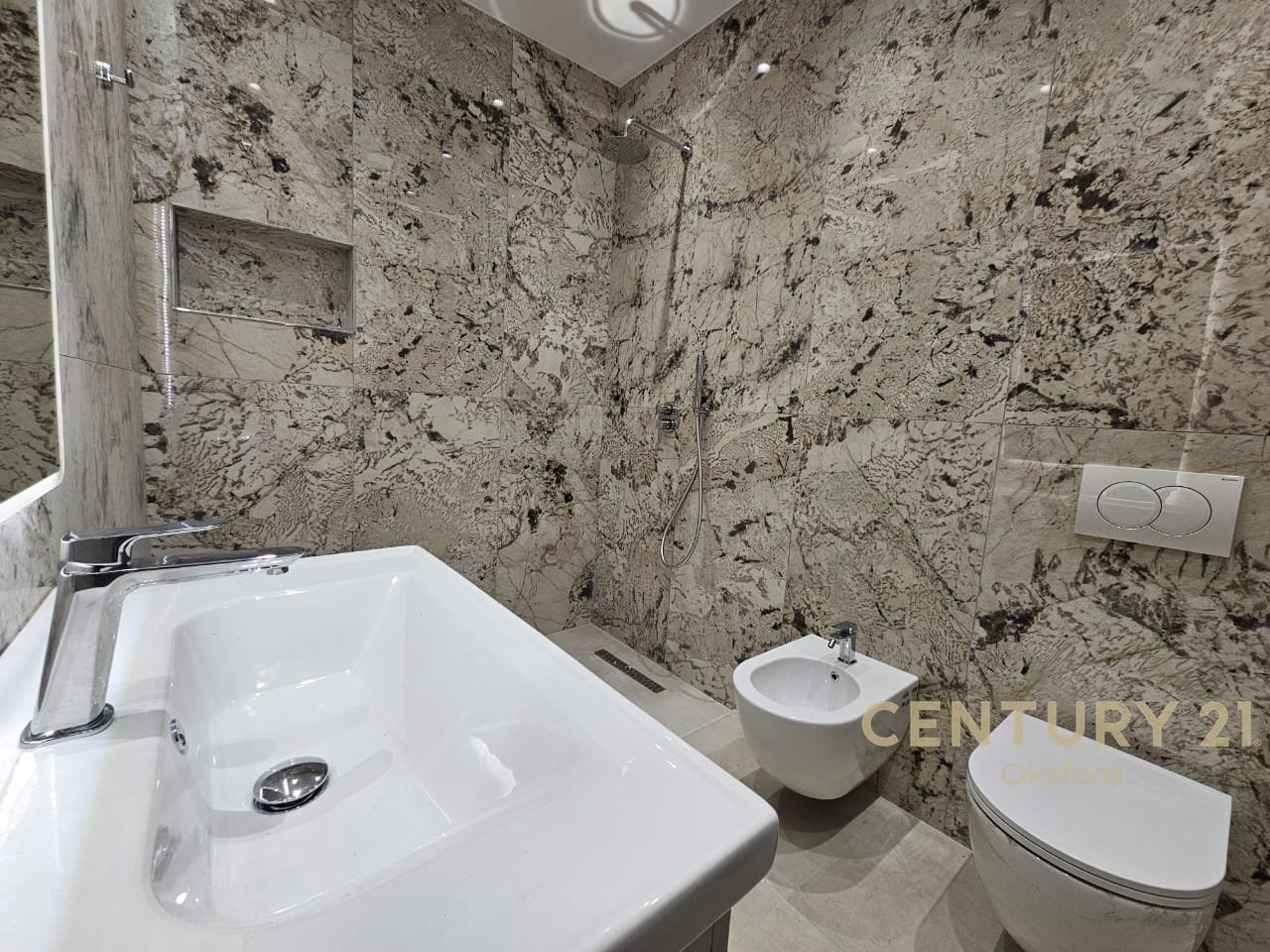 FRESH, TOTALLY RENOVATED APARTMENT FOR SALE WITH QUALITY MATERIALS