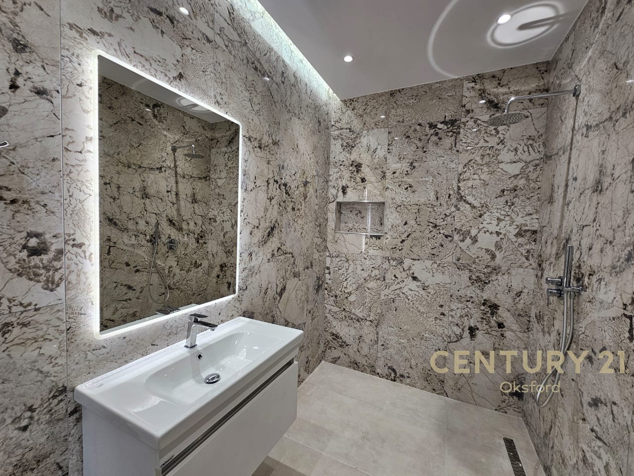 FRESH, TOTALLY RENOVATED APARTMENT FOR SALE WITH QUALITY MATERIALS