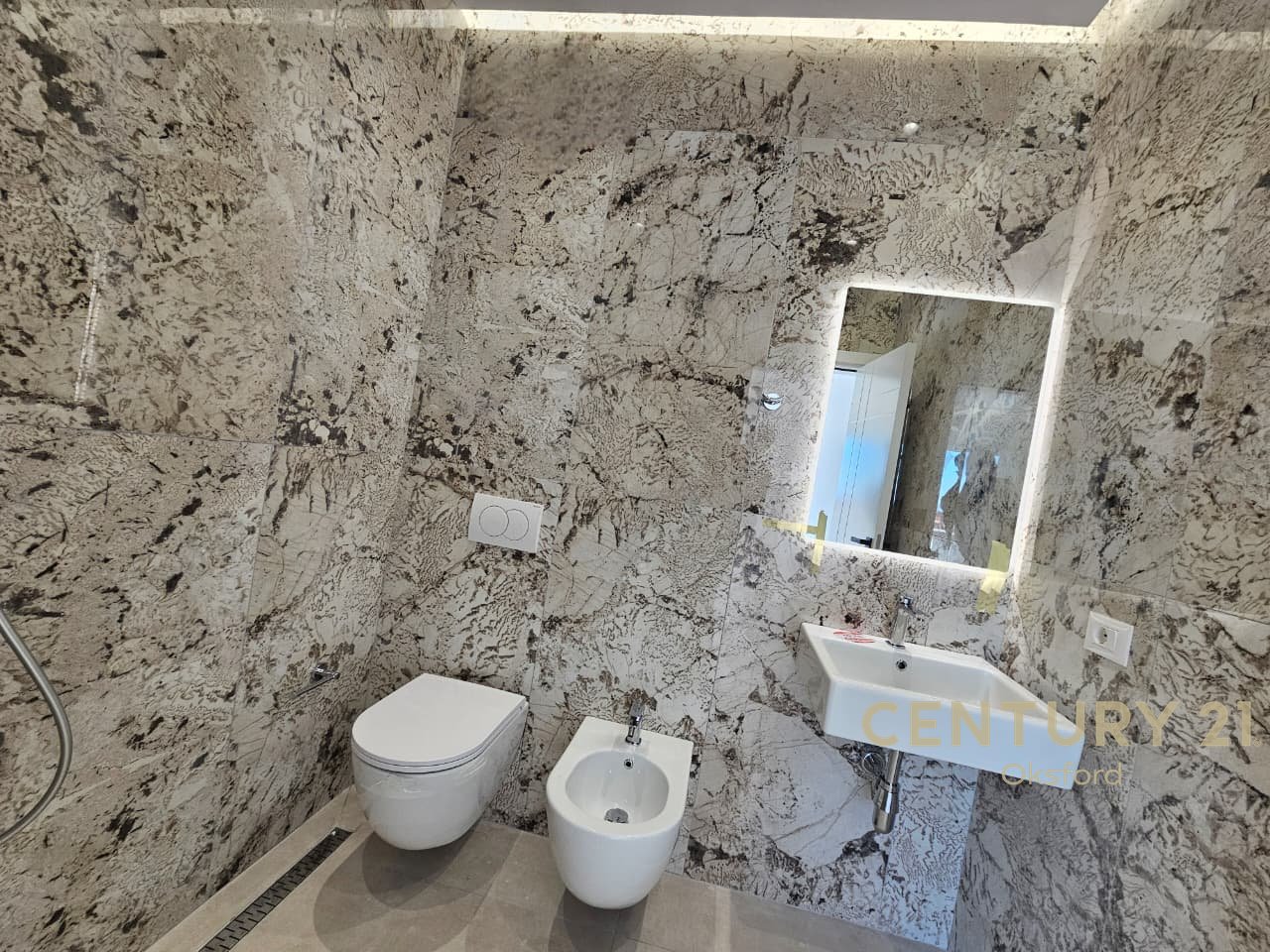 FRESH, TOTALLY RENOVATED APARTMENT FOR SALE WITH QUALITY MATERIALS