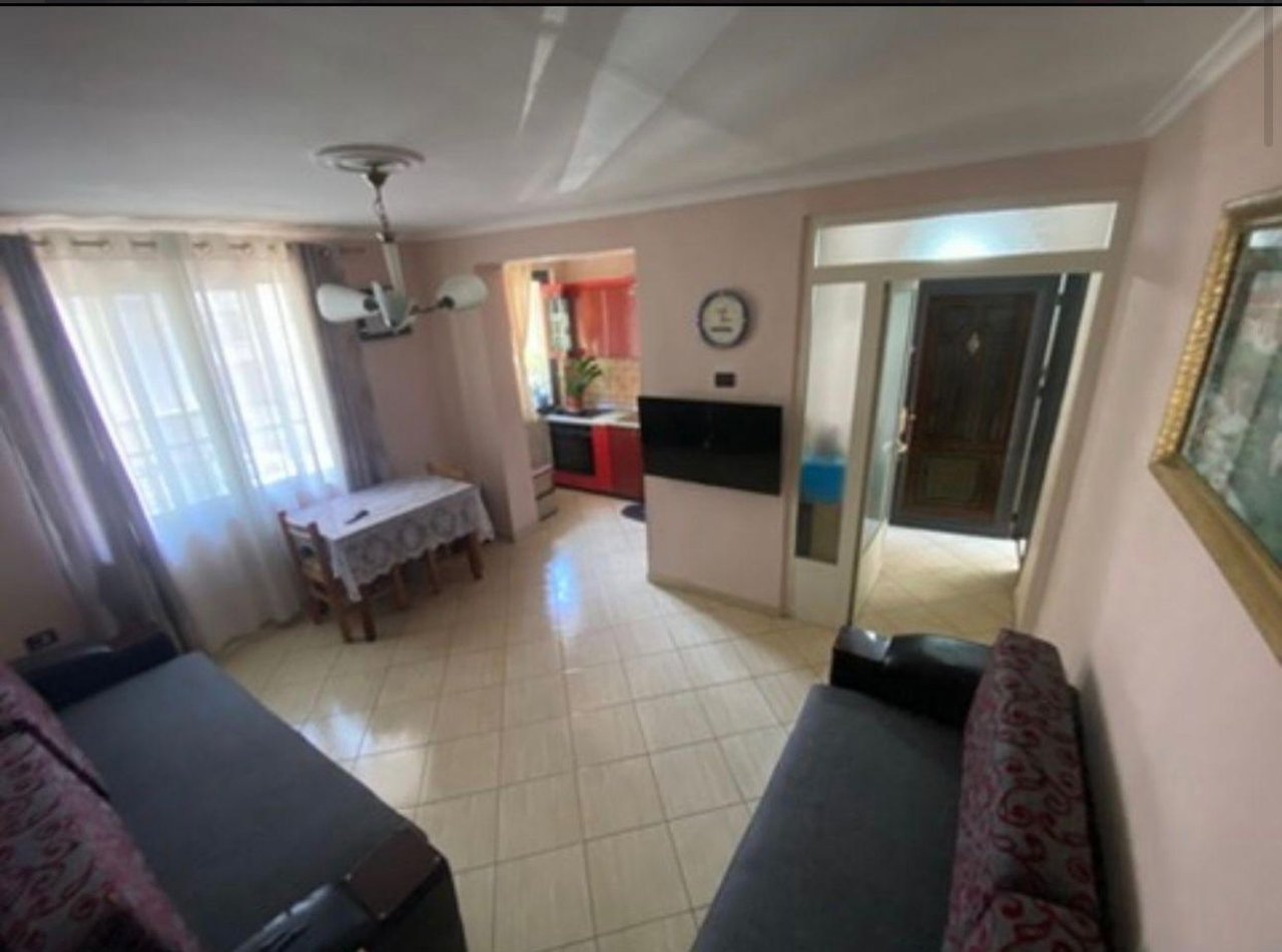 Apartament 1+1 Për Shitje në Shkolla e Bashkuar prane shkolles Bajram Curri , Tiranë