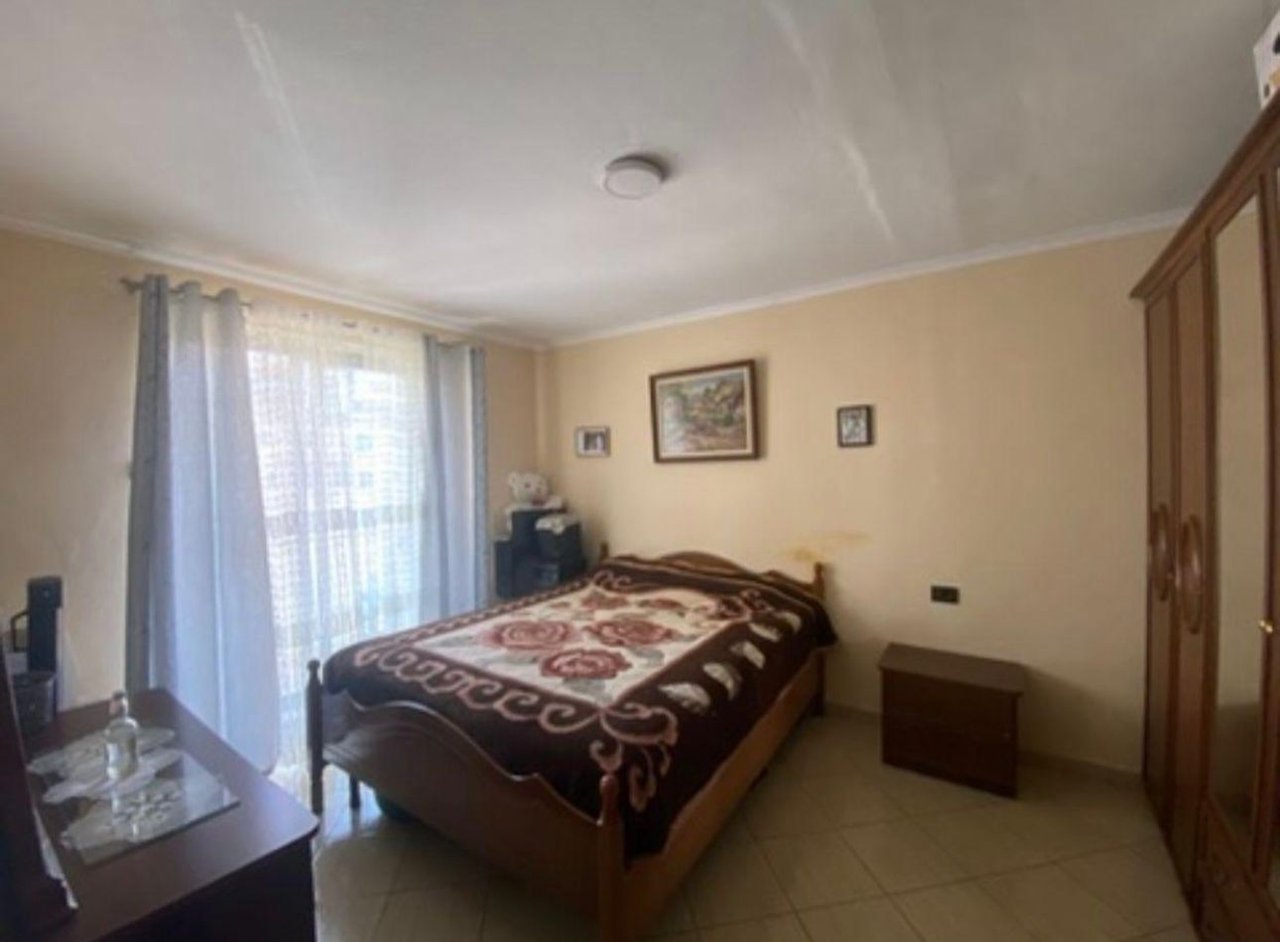 Apartament 1+1 Për Shitje në Shkolla e Bashkuar prane shkolles Bajram Curri , Tiranë
