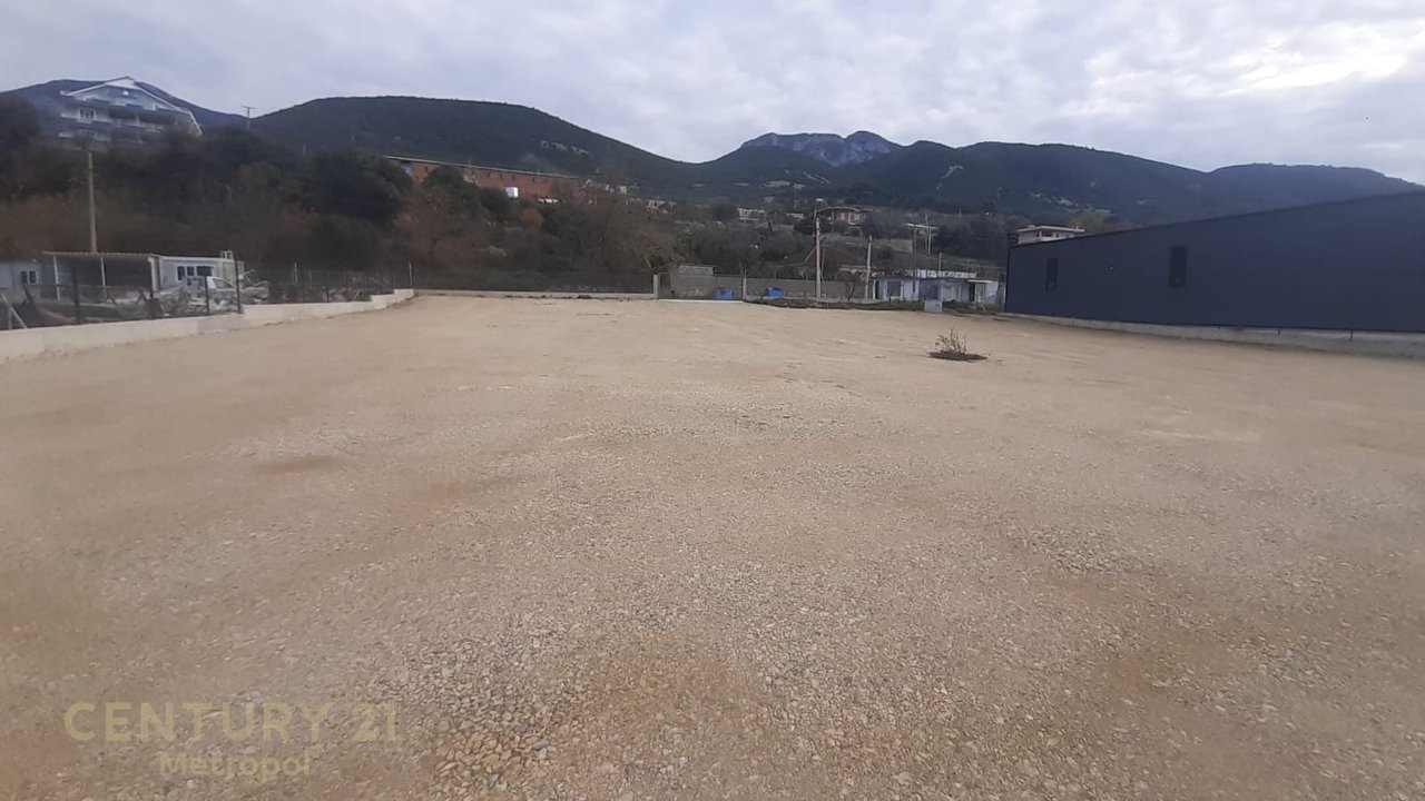 Terreno in affitto di 2.290 m² vicino alla Fondazione Fundjave Ndryshe.