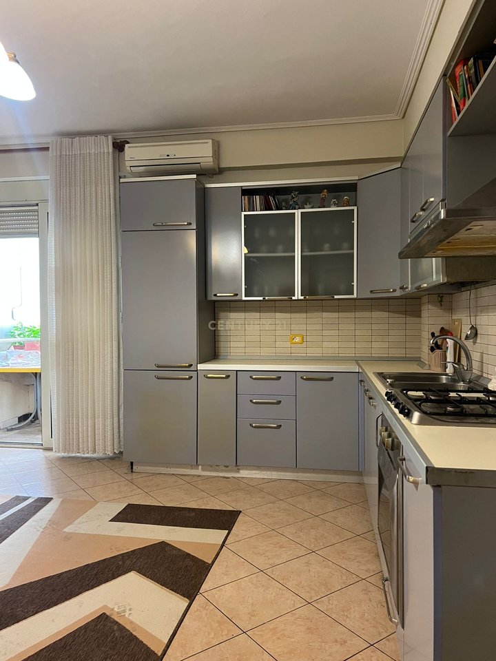 JEPET ME QIRA APARTAMENTI 1+1 TE JUMBO , VLORË.