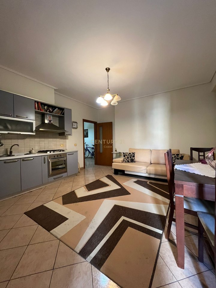 JEPET ME QIRA APARTAMENTI 1+1 TE JUMBO , VLORË.