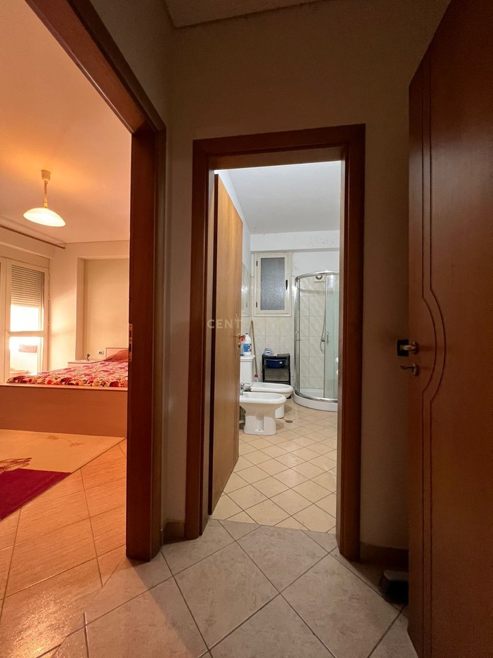 JEPET ME QIRA APARTAMENTI 1+1 TE JUMBO , VLORË.