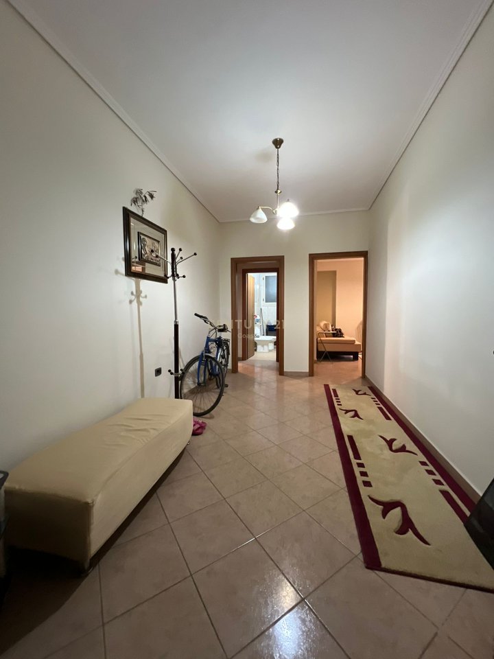 JEPET ME QIRA APARTAMENTI 1+1 TE JUMBO , VLORË.