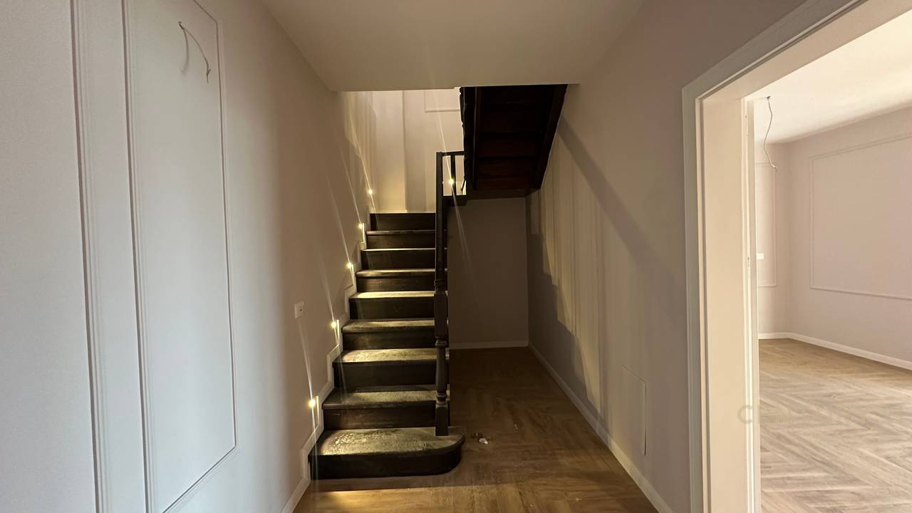 Shitet Duplex tek Shallvaret!