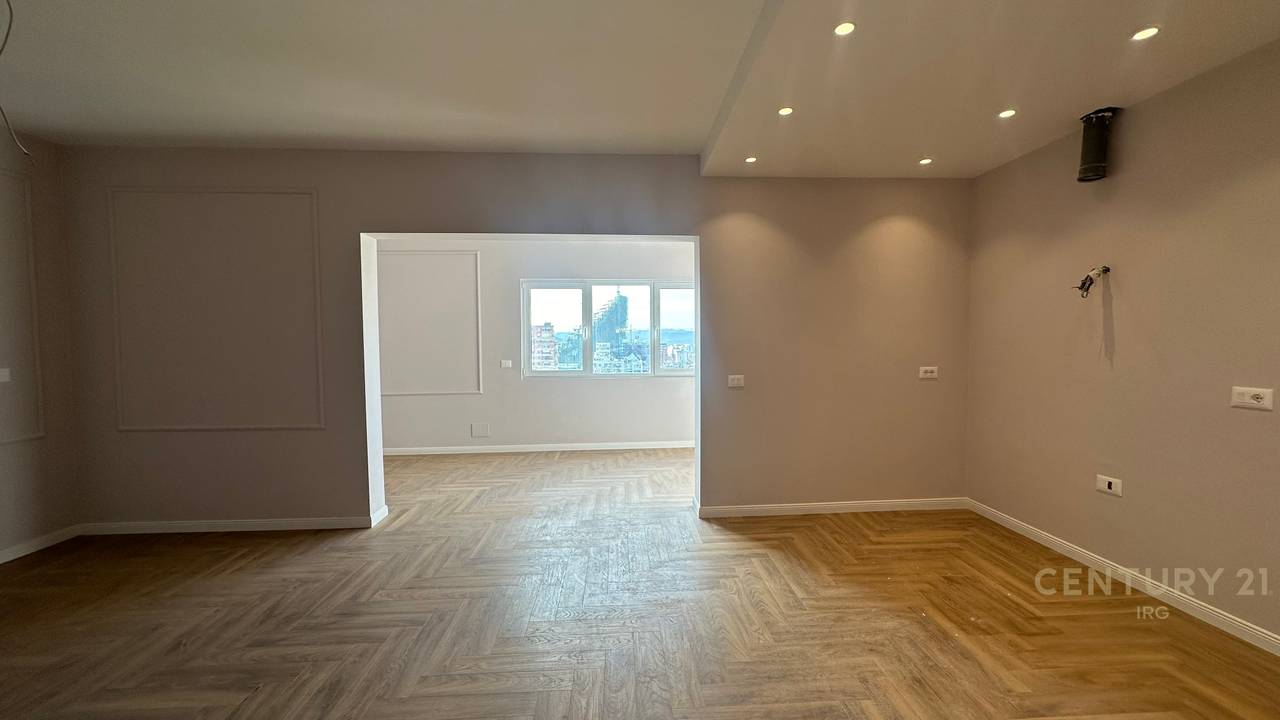 Shitet Duplex tek Shallvaret!