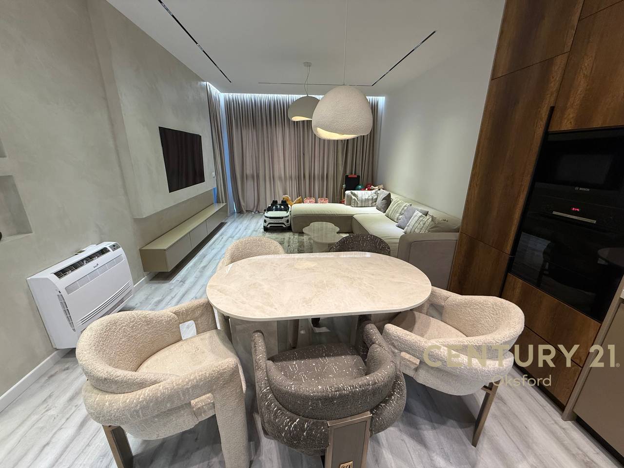 FURNISHED 2+1 APARTMENT FOR SALE, AT "EMERALD CENTER" ON 5 MAJI STREET!