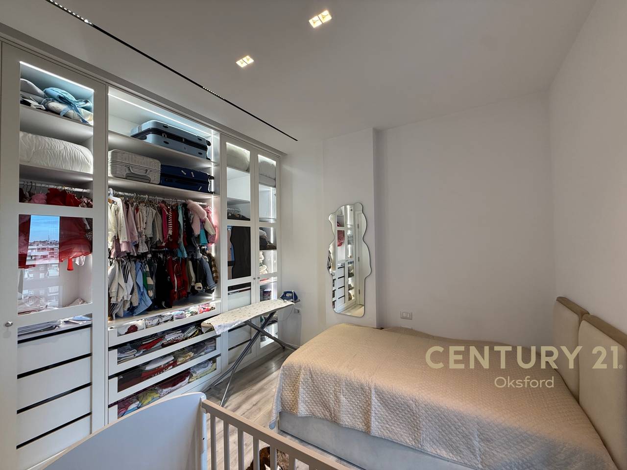 FURNISHED 2+1 APARTMENT FOR SALE, AT "EMERALD CENTER" ON 5 MAJI STREET!