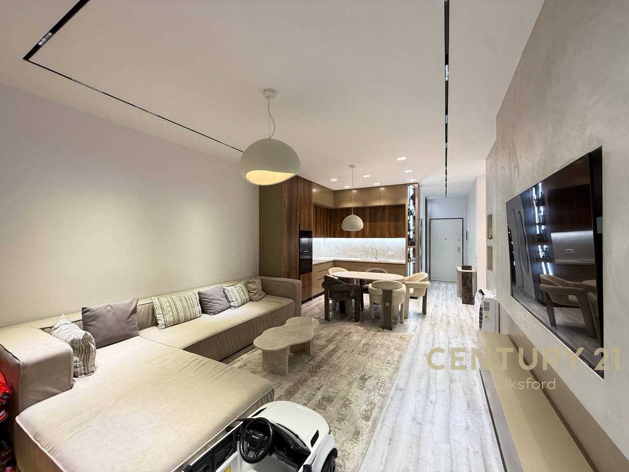 FURNISHED 2+1 APARTMENT FOR SALE, AT "EMERALD CENTER" ON 5 MAJI STREET!