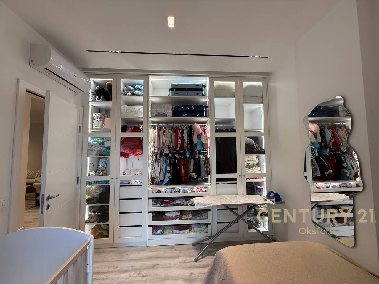 FURNISHED 2+1 APARTMENT FOR SALE, AT "EMERALD CENTER" ON 5 MAJI STREET!