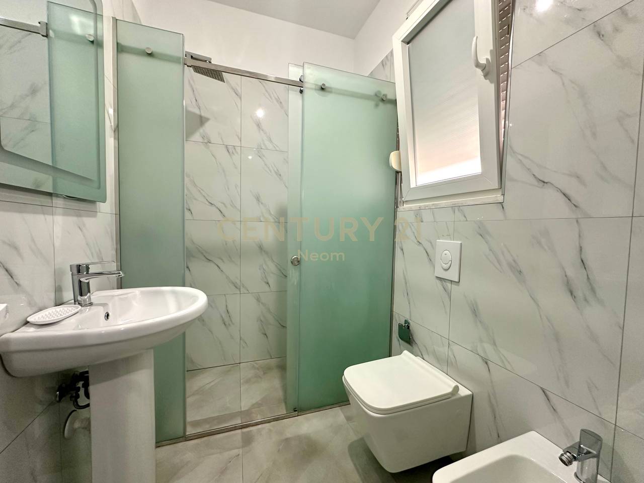 JEPET ME QIRA VILE PRIVATE NE LUNDER!