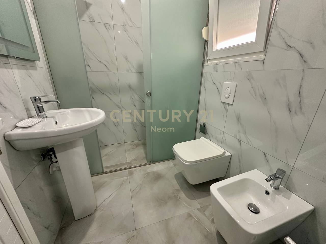 JEPET ME QIRA VILE PRIVATE NE LUNDER!