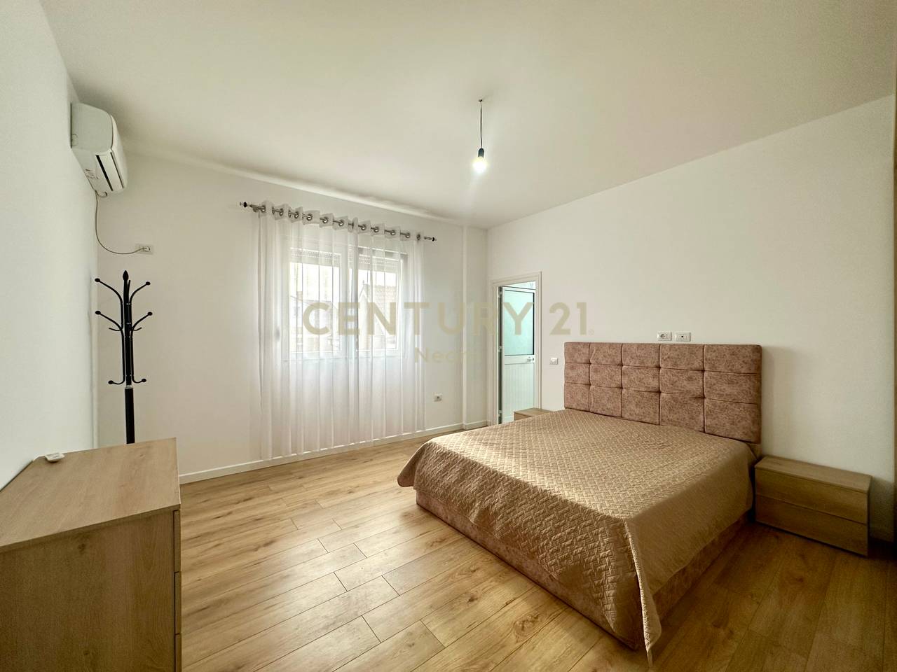 JEPET ME QIRA VILE PRIVATE NE LUNDER!