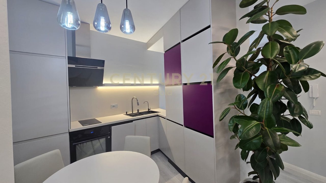 JEPET ME QIRA APARTAMENT 2+ 1+ POST PARKIMI NE QENDER TE TIRANES PRANE 9 - KATESHEVE !