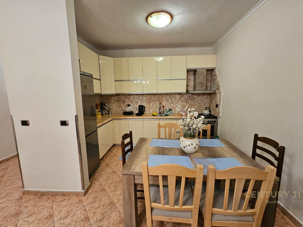 JEPET ME QIRA APARTAMENT 3+1+2 TE SHKOLLA E BALETIT!!