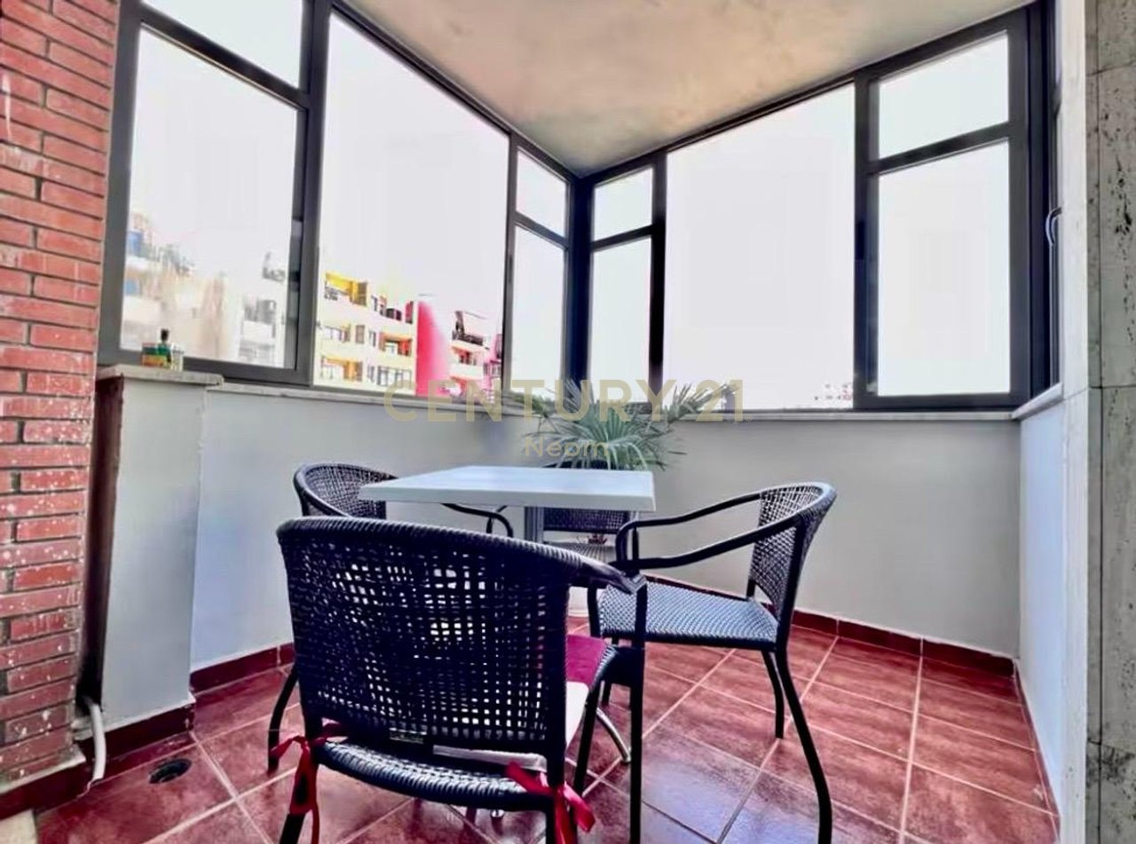 SHESIM, APARTAMENT 2+1+2 me 2 PARKIME, QENDËR e TIRANËS‼️