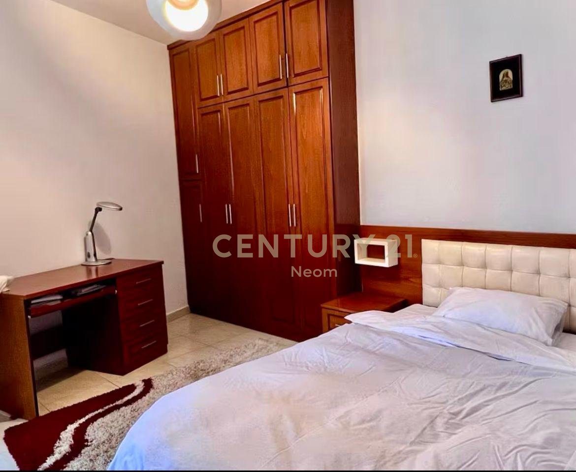SHESIM, APARTAMENT 2+1+2 me 2 PARKIME, QENDËR e TIRANËS‼️