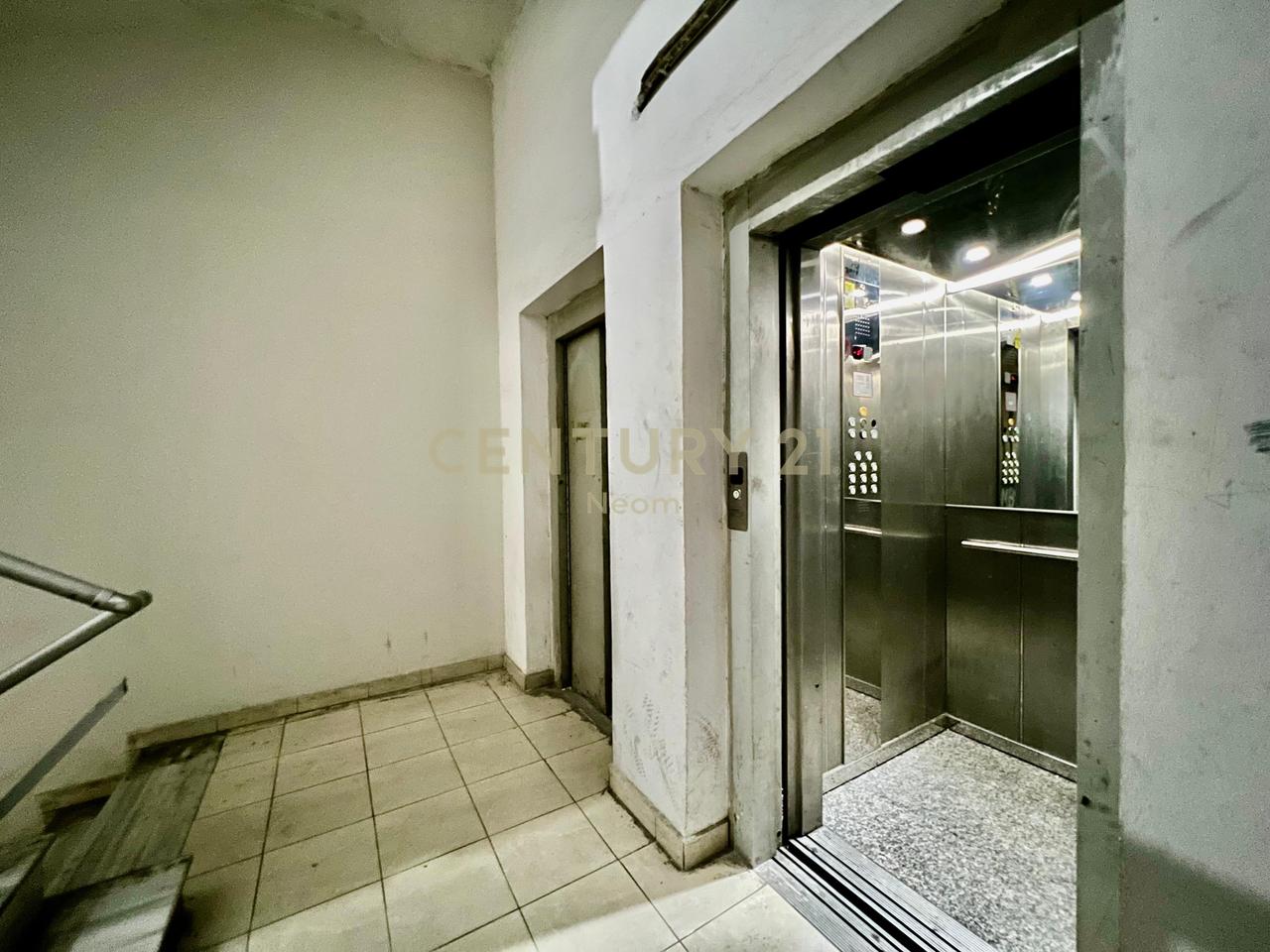 SHESIM, APARTAMENT 2+1+2 me 2 PARKIME, QENDËR e TIRANËS‼️