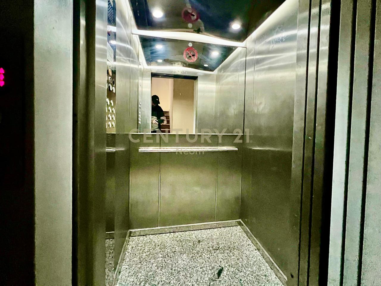 SHESIM, APARTAMENT 2+1+2 me 2 PARKIME, QENDËR e TIRANËS‼️