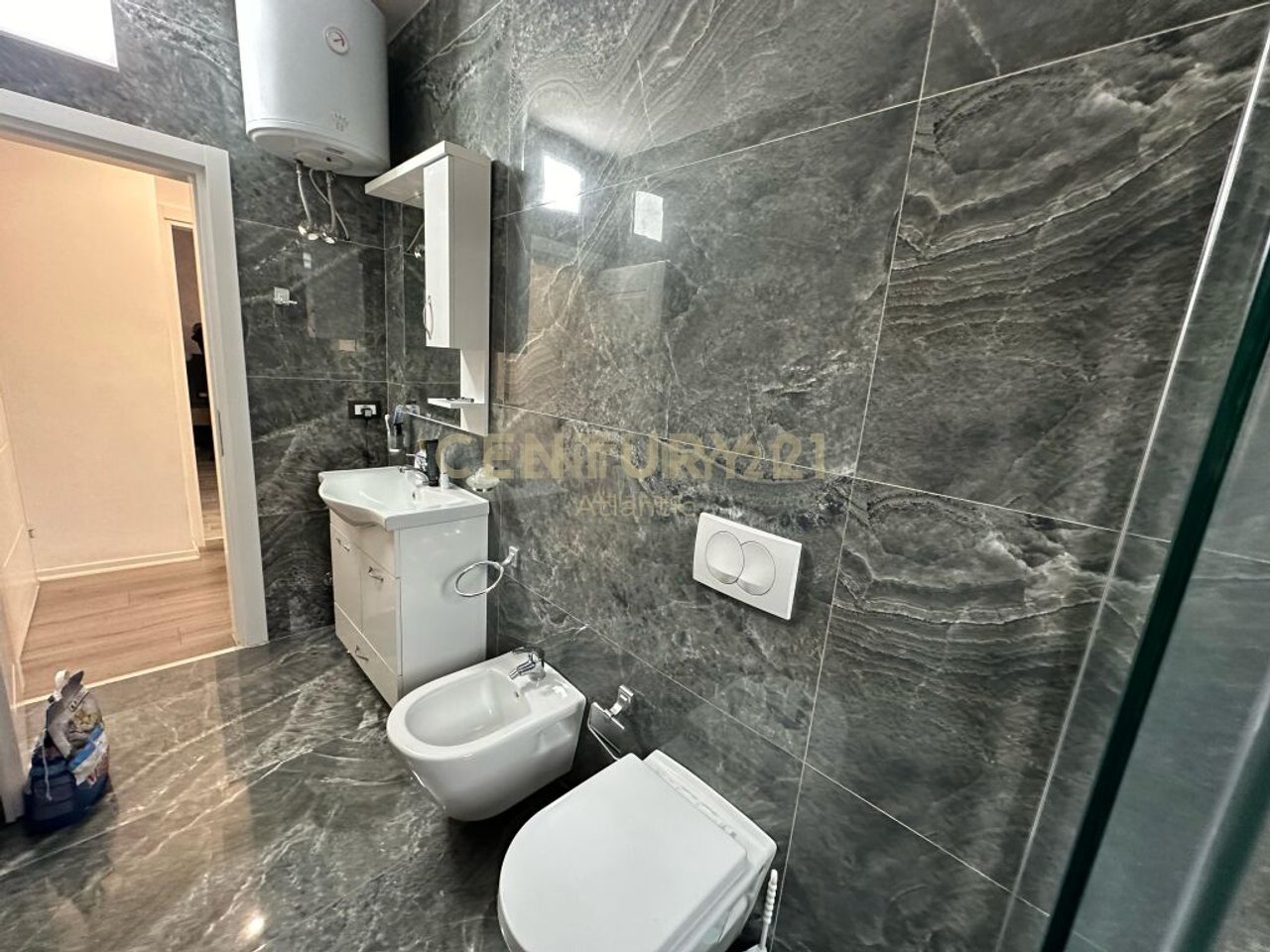 Apartament 1+1 Me Qira në Plazh Rrota e Kuqe, Durrës - 450€ | 75 m²