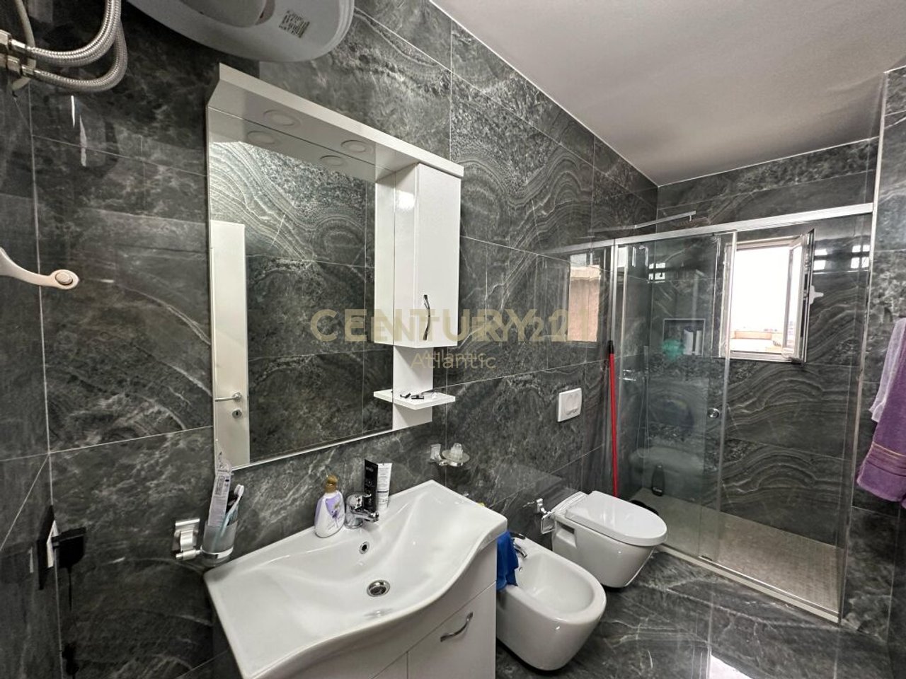 Apartament 1+1 Me Qira në Plazh Rrota e Kuqe, Durrës - 450€ | 75 m²