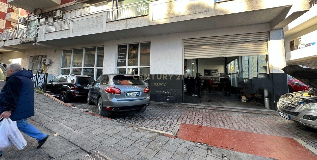 Spazio commerciale in vendita – Piano terra, sulla via principale
