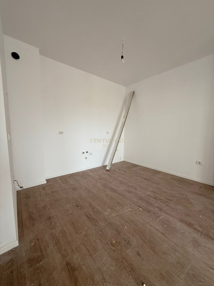 Shitet Apartament 1+1 pranë “Lungomere 1”