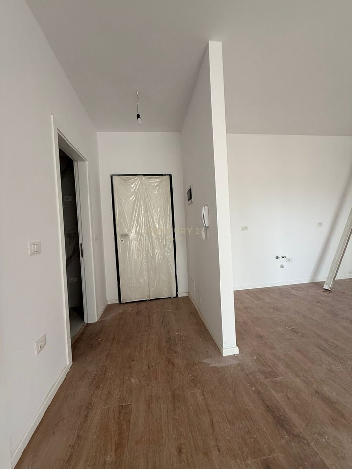 Shitet Apartament 1+1 pranë “Lungomere 1”