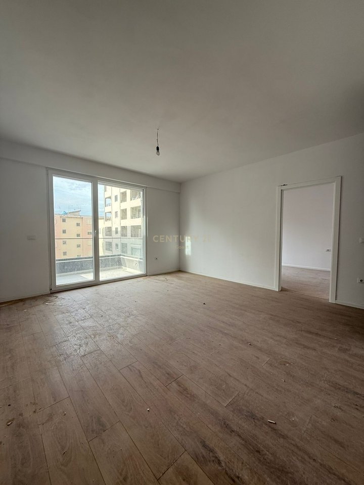 Shitet Apartament 1+1 pranë “Lungomere 1”