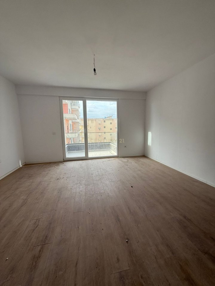 Shitet Apartament 1+1 pranë “Lungomere 1”