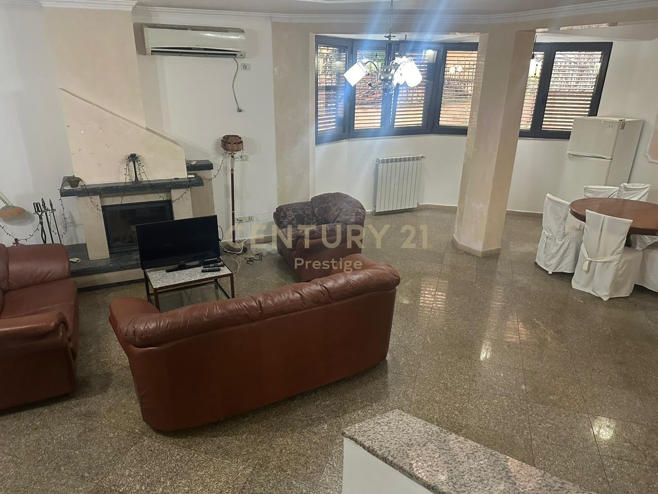 KAT VILE ME QIRA PER ZYRE OSE BANIM, PRANE FAKULTETIT EKONOMIK, TIRANE!