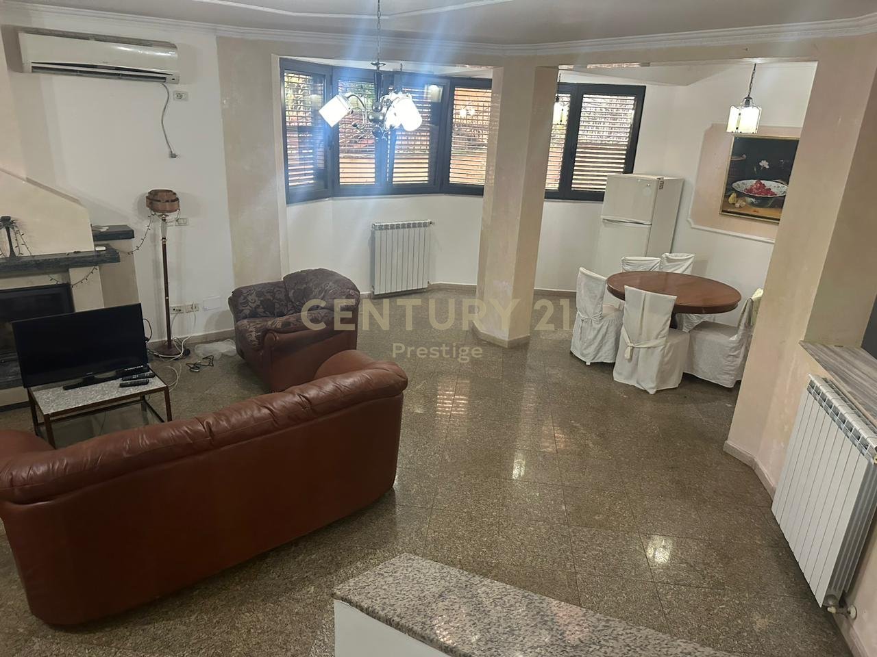 KAT VILE ME QIRA PER ZYRE OSE BANIM, PRANE FAKULTETIT EKONOMIK, TIRANE!