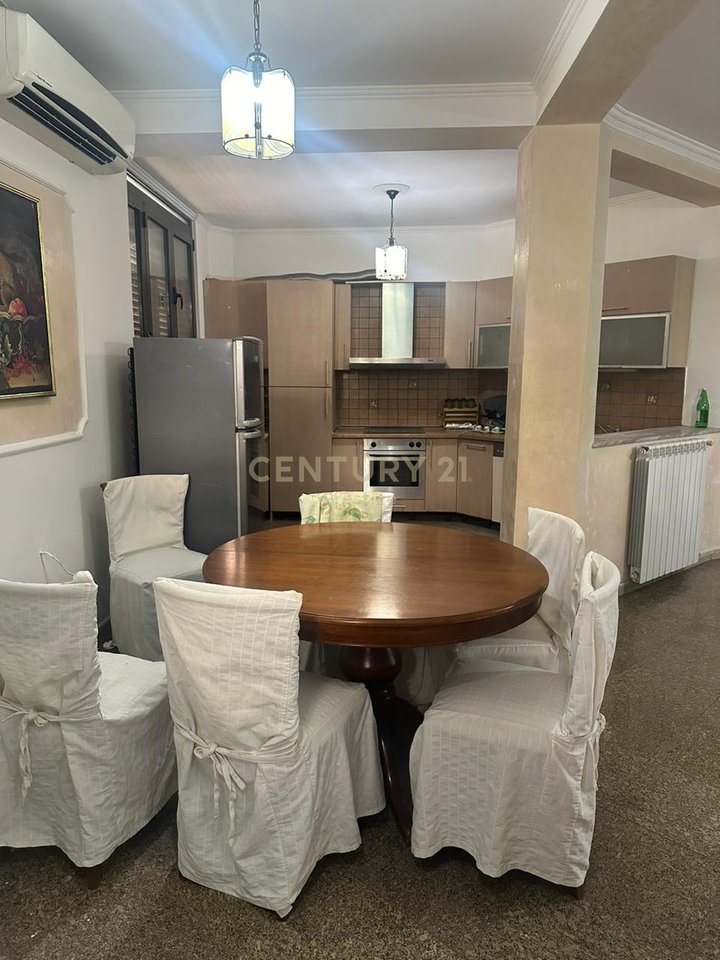 KAT VILE ME QIRA PER ZYRE OSE BANIM, PRANE FAKULTETIT EKONOMIK, TIRANE!