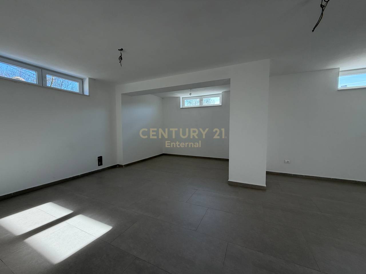 Shitet Vila tek Rolling Hills 2