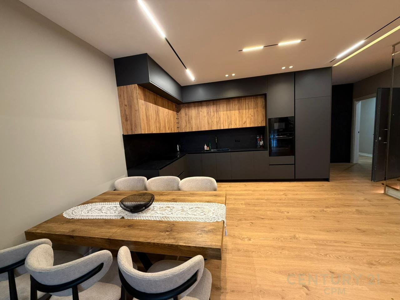 Penthouse luksoz për shitje tek Rose Garden Residence, pranë Qendrës Tregtare TEG – Tiranë