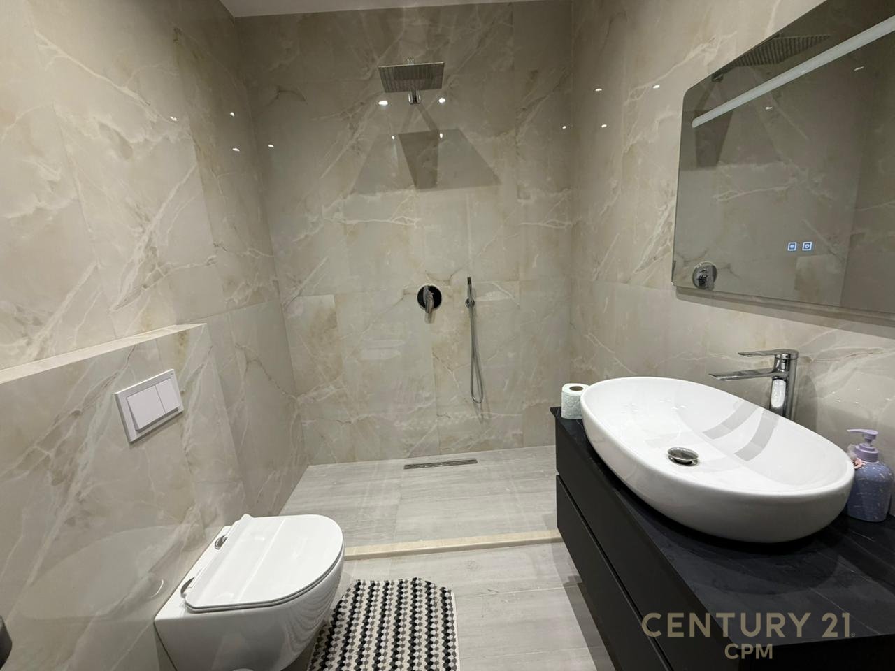 Penthouse luksoz për shitje tek Rose Garden Residence, pranë Qendrës Tregtare TEG – Tiranë