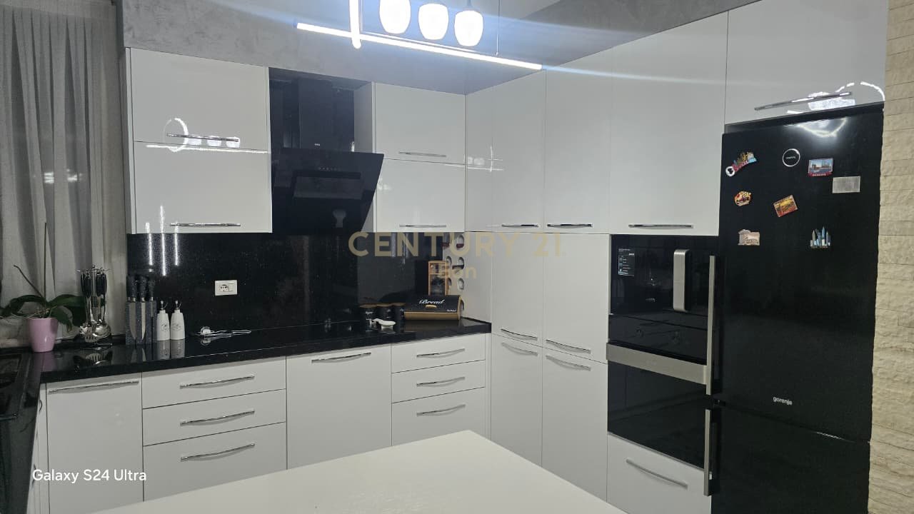 Shitet Apartament 2+1 me Pamje nga Deti në Vollga