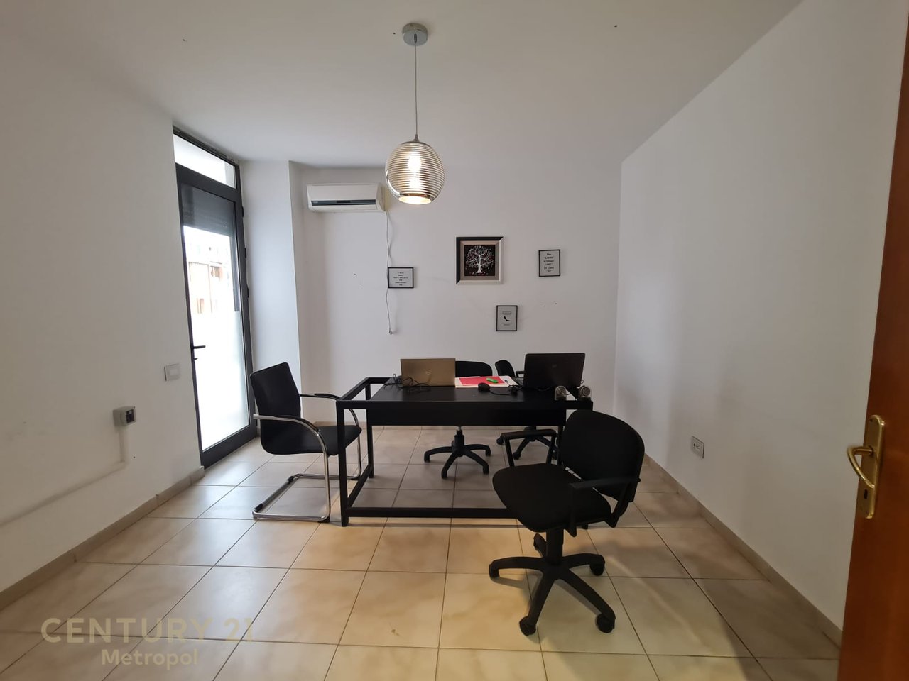OFROJ PER QIRA APARTAMENT 4+1+2 BOSH-PER ZYRA!