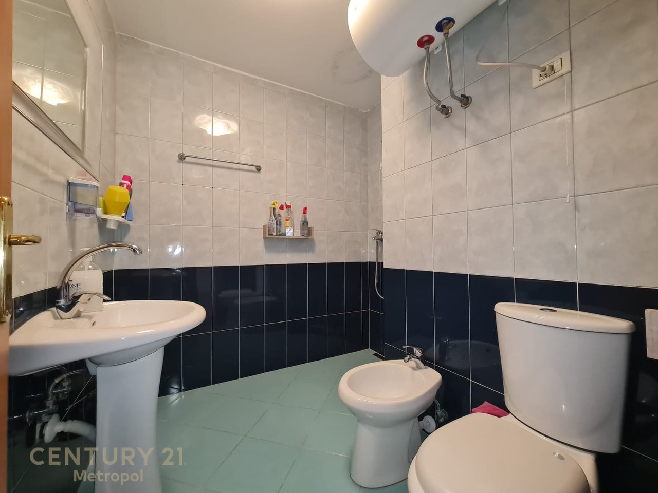 OFROJ PER QIRA APARTAMENT 4+1+2 BOSH-PER ZYRA!