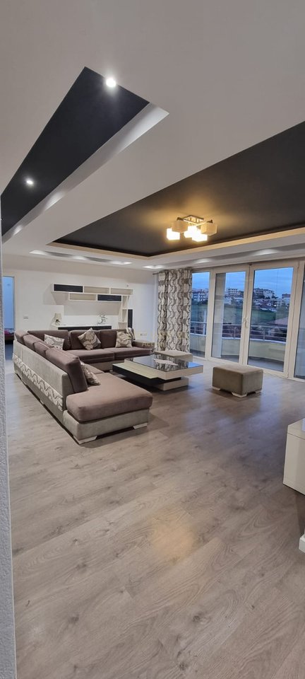 Jepen me qira dy katet e nje vile ne Fresk afer Rezidences Topi!