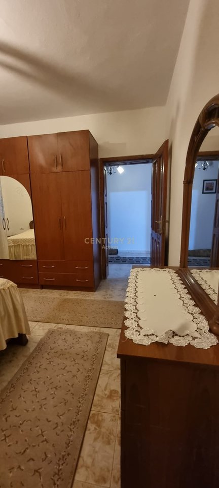 Jepen me qira dy katet e nje vile ne Fresk afer Rezidences Topi!