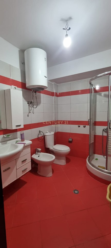 Jepen me qira dy katet e nje vile ne Fresk afer Rezidences Topi!