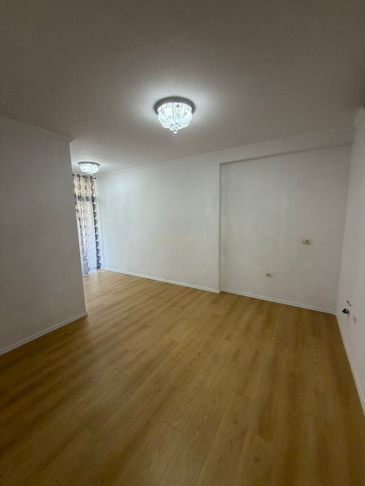 Apartament 1+1 në Shitje, Kat i 3-të me Ashensor