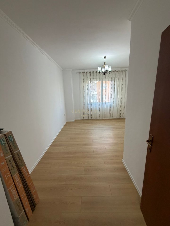 Apartament 1+1 në Shitje, Kat i 3-të me Ashensor