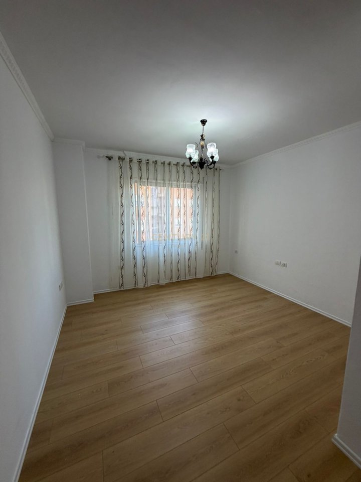 Apartament 1+1 në Shitje, Kat i 3-të me Ashensor