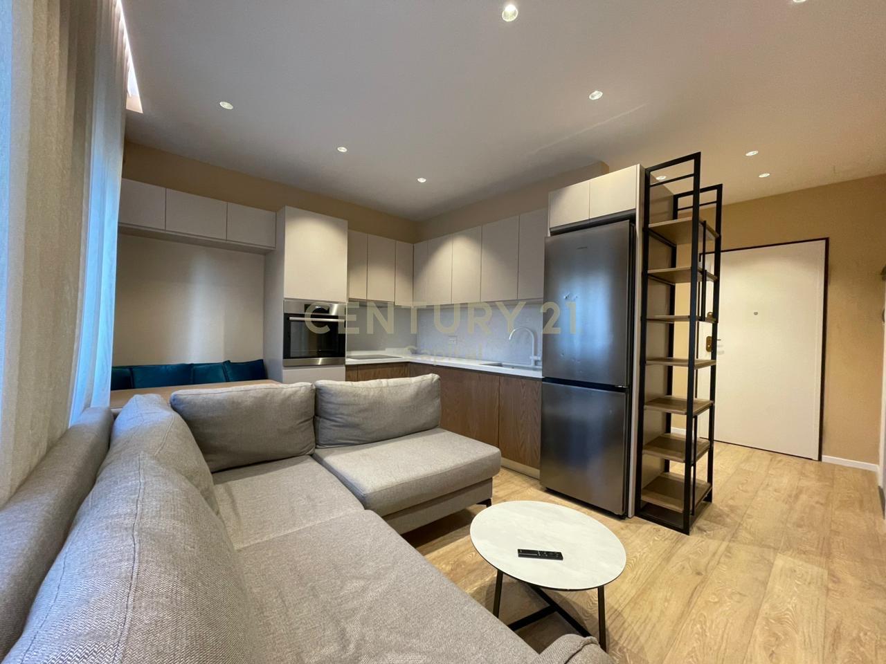 Jepet me qera apartament 1+1, pranë Pazarit të Ri!