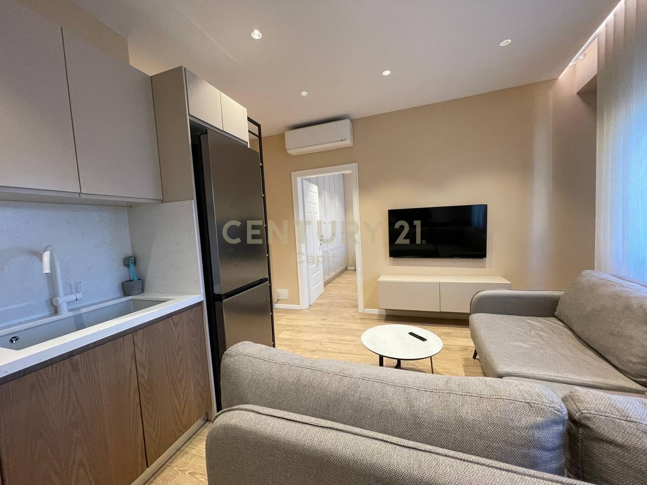 Jepet me qera apartament 1+1, pranë Pazarit të Ri!