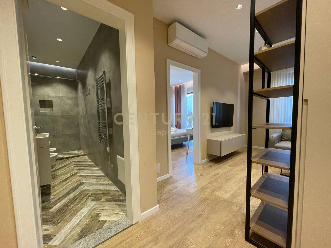 Jepet me qera apartament 1+1, pranë Pazarit të Ri!